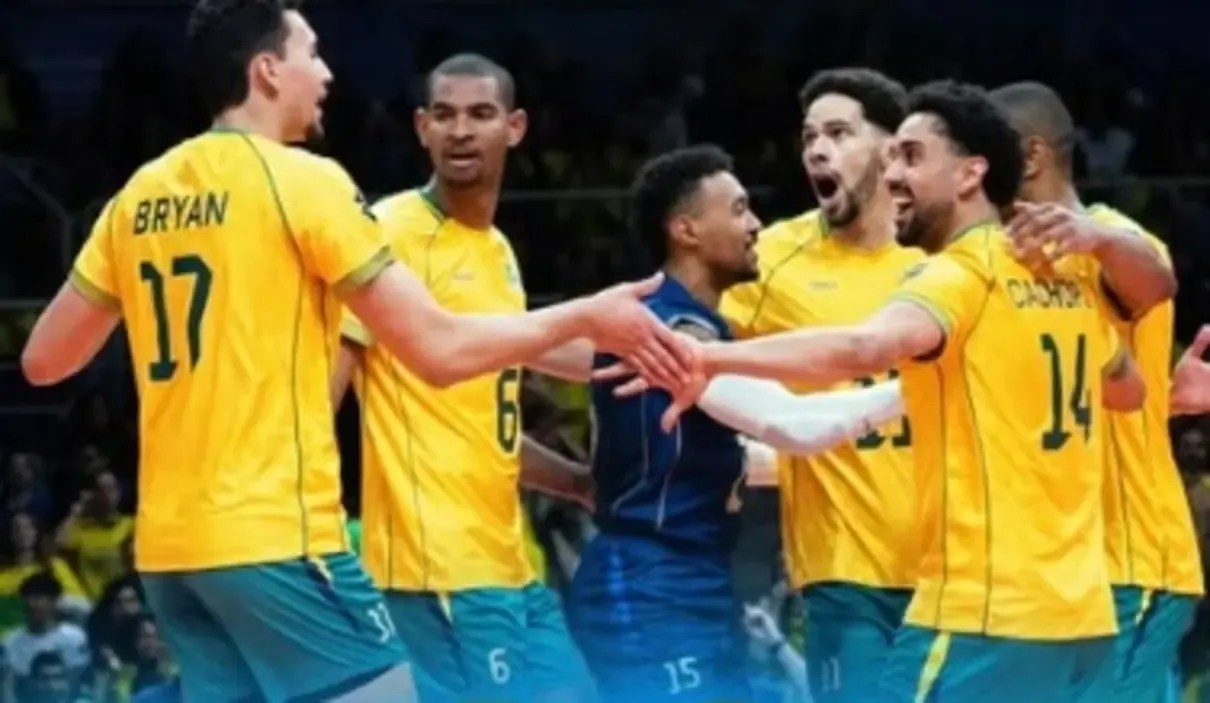 Seleção brasileira masculina de vôlei comemora vitória sobre o Chile no Sul-Americano no Maracanãzinho