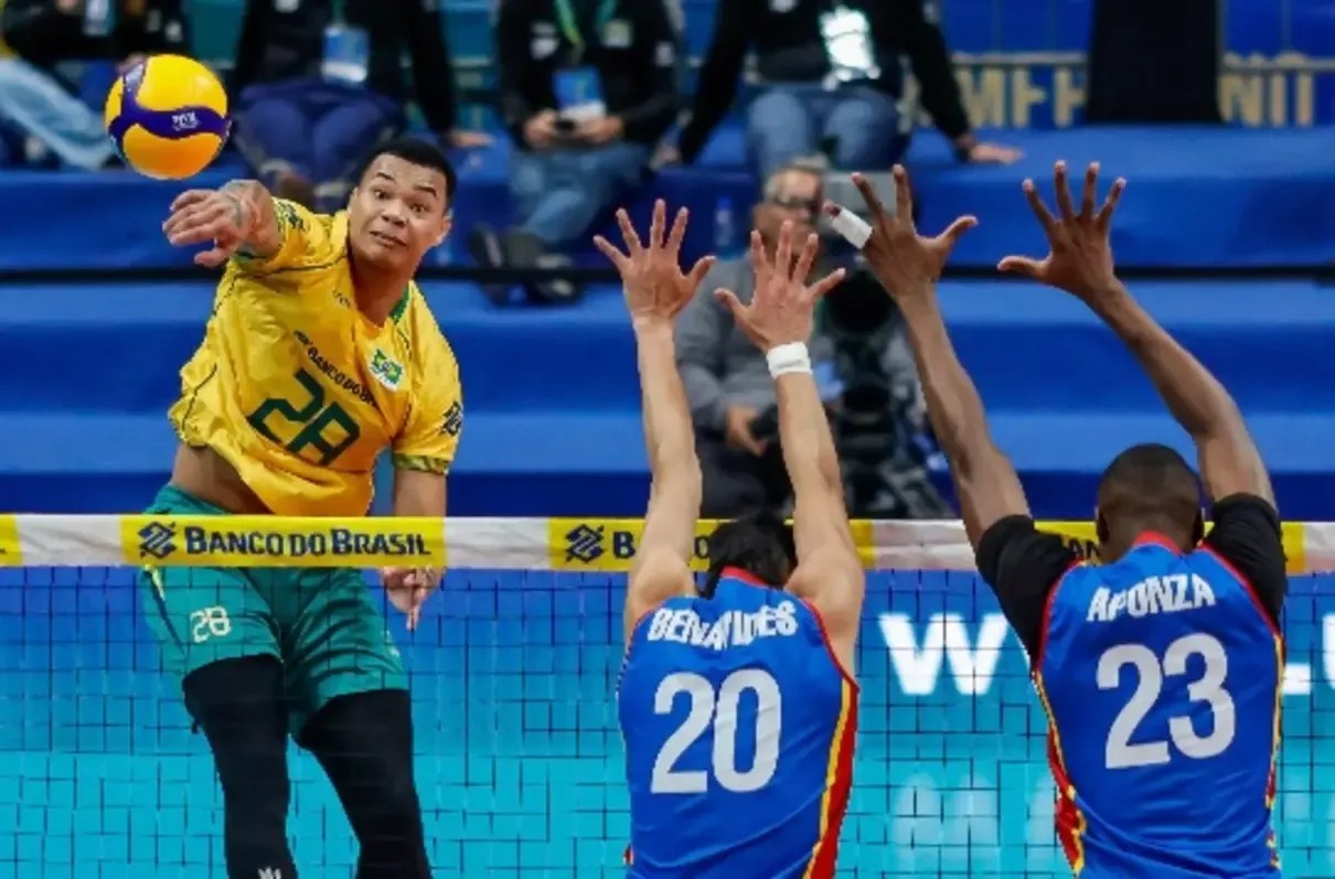 Brasil bate Colômbia e segue 100% no Sul-Americano de Vôlei masculino