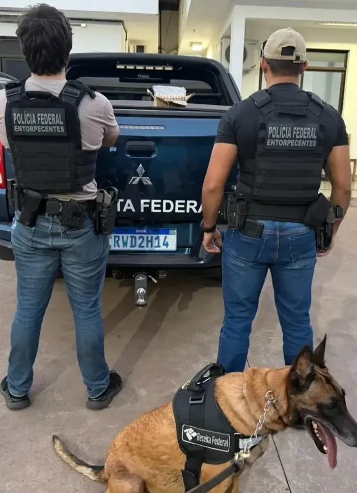 Roupas com cocaína líquida apreendidas em Andradina (SP) levam passageira boliviana à prisão.