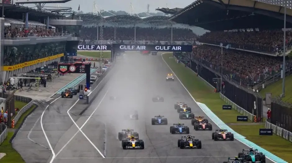 Max Verstappen comemora vitória no GP de Singapura, enquanto Antonelli se aproxima do título na Fórmula 1