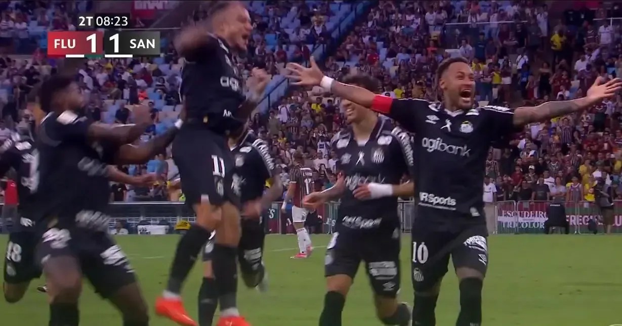 Santos vence Fluminense de virada com estreia do quarteto ofensivo e mantém vivo o sonho da Libertadores.