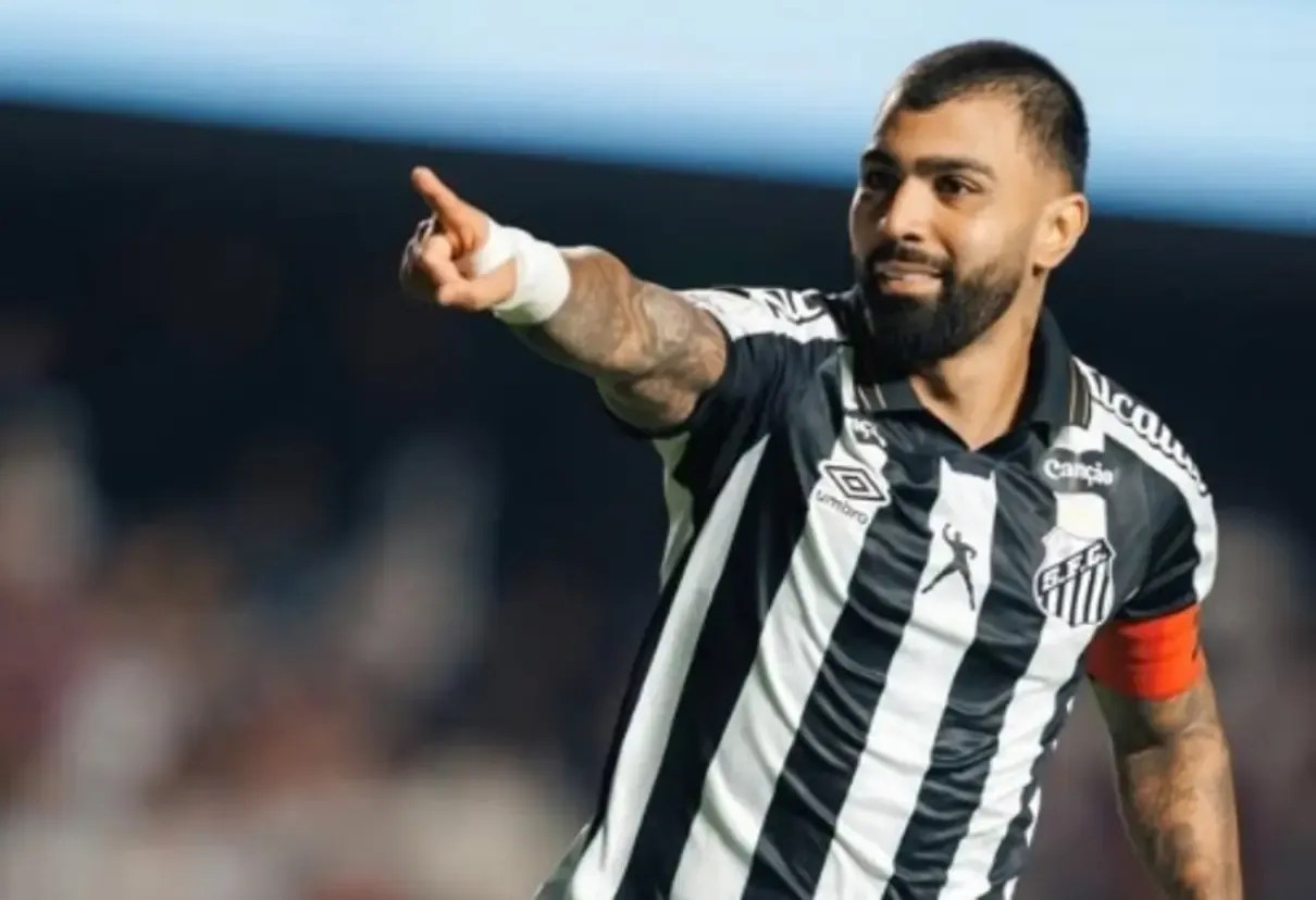 Gabigol comemora gol da virada do Santos contra o São Paulo na estreia de Philippe Coutinho pelo Brasileirão
