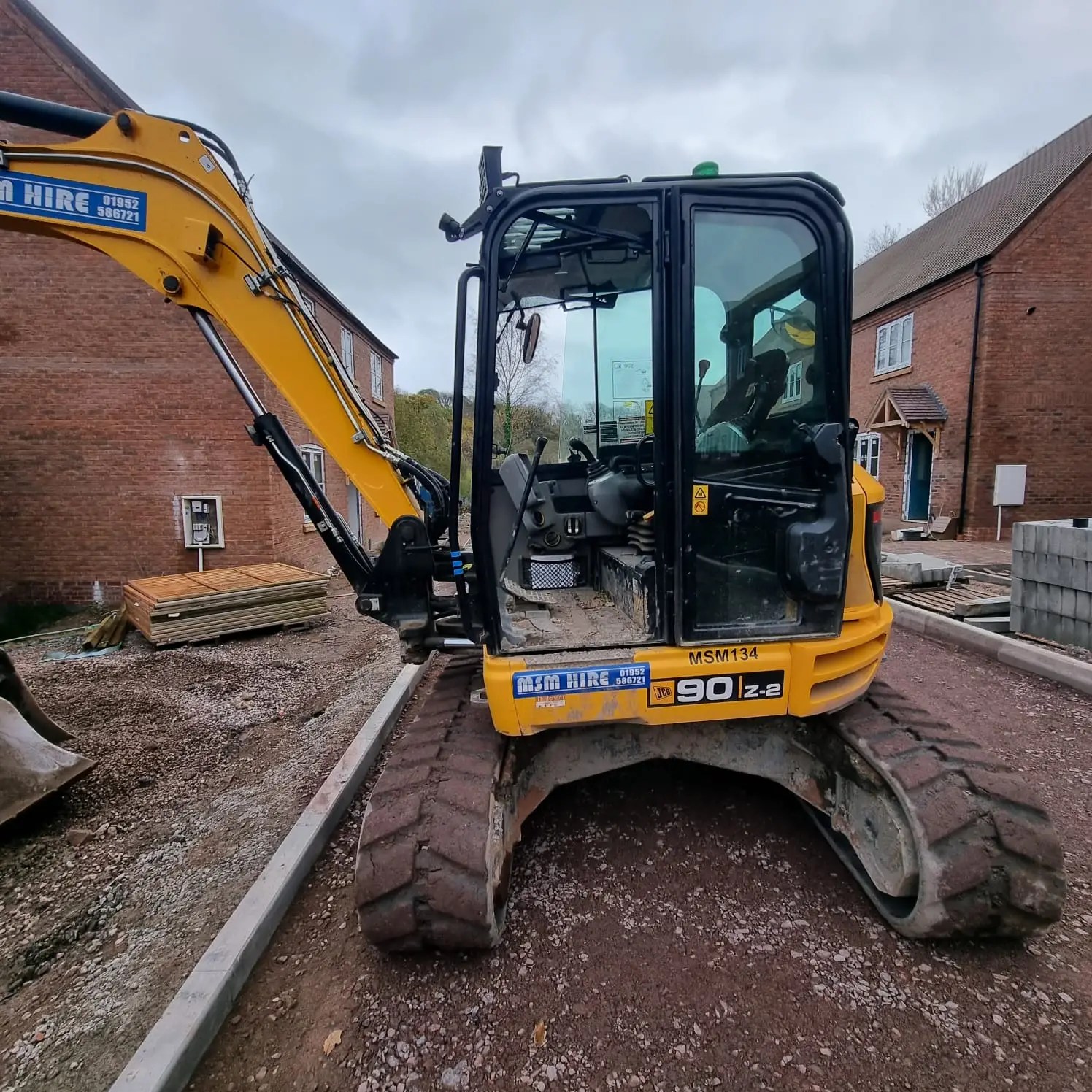 JCB 9t Digger Hire