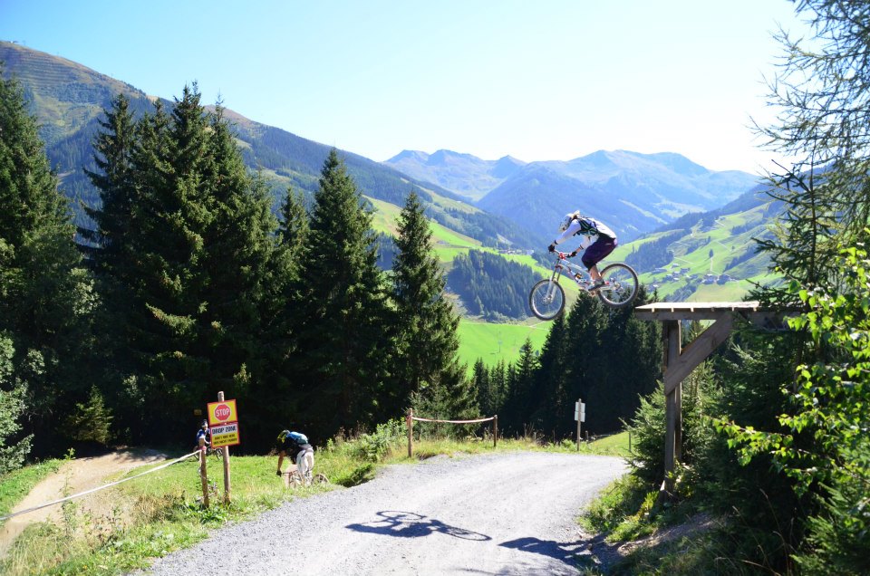 In saalbach hinterglemm bei marathon und cross country die ehre. Yt Girl Karin Pasterer Im Mtb Zeit Interview Mtb Zeit De
