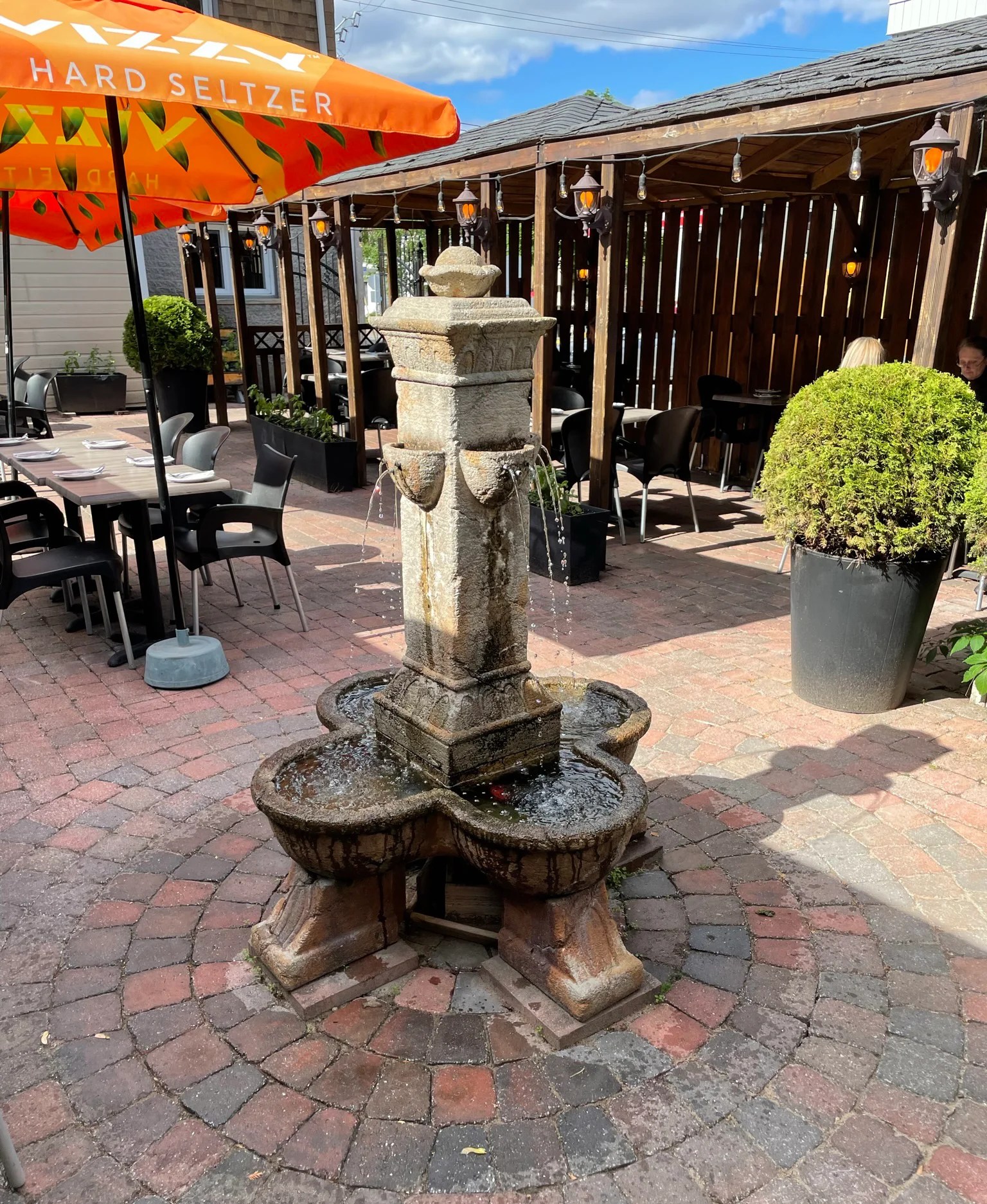 Restaurant Bellissimo is located at 484 Lakeshore Dr, Dorval, Quebec.  You can dine-in, use a curbside pickup or get delivery.  The phone number is (514) 631-7074.