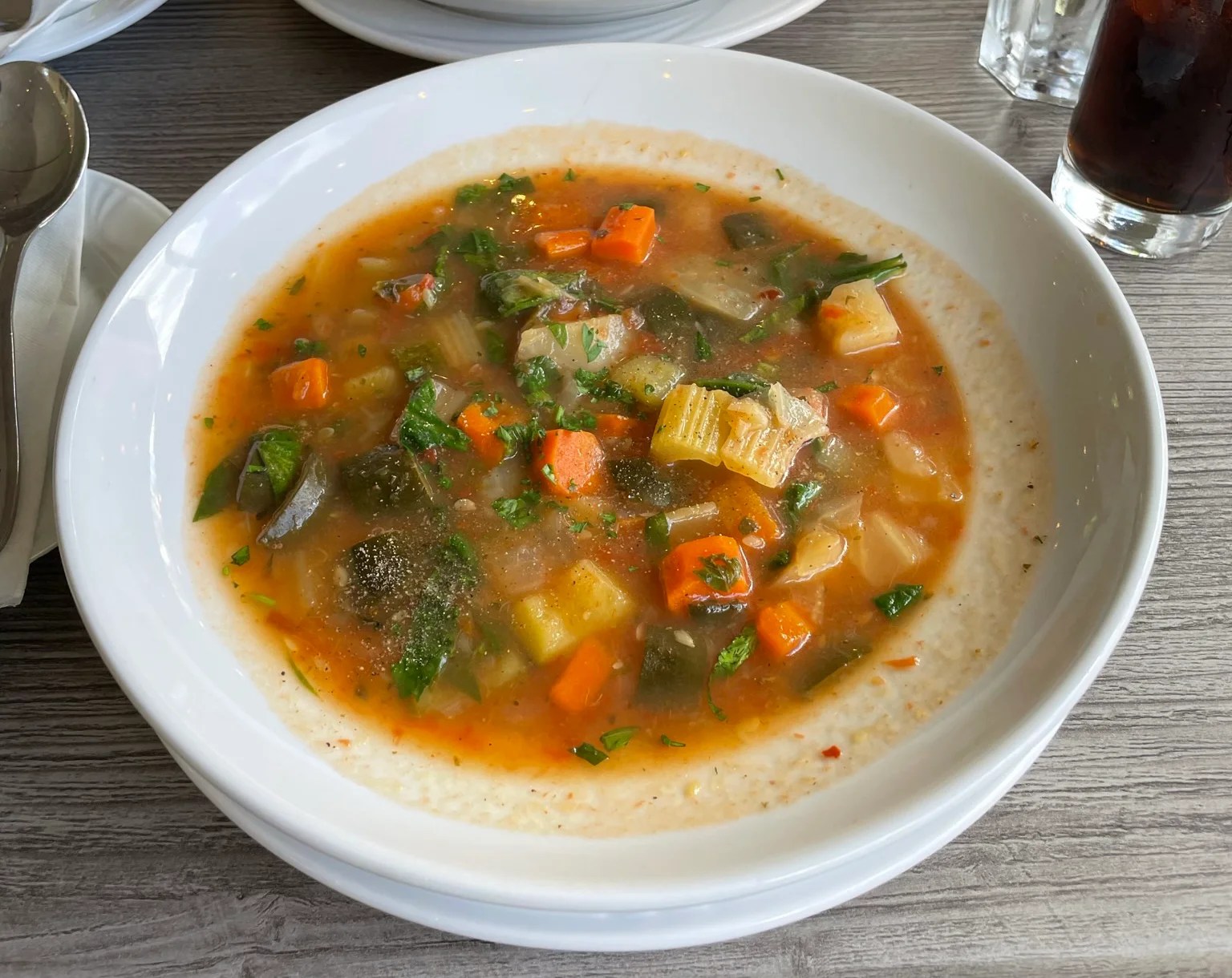 Restaurant Bellissimo is located at 484 Lakeshore Dr, Dorval, Quebec.  You can dine-in, use a curbside pickup or get delivery.  The phone number is (514) 631-7074.