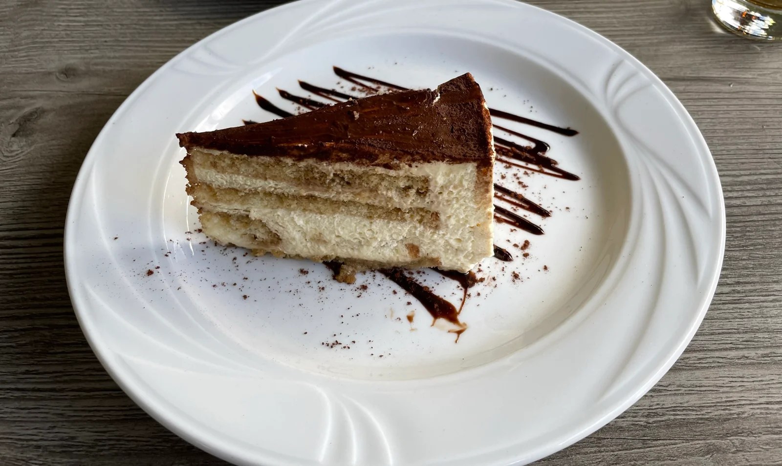 Restaurant Bellissimo is located at 484 Lakeshore Dr, Dorval, Quebec.  You can dine-in, use a curbside pickup or get delivery.  The phone number is (514) 631-7074.