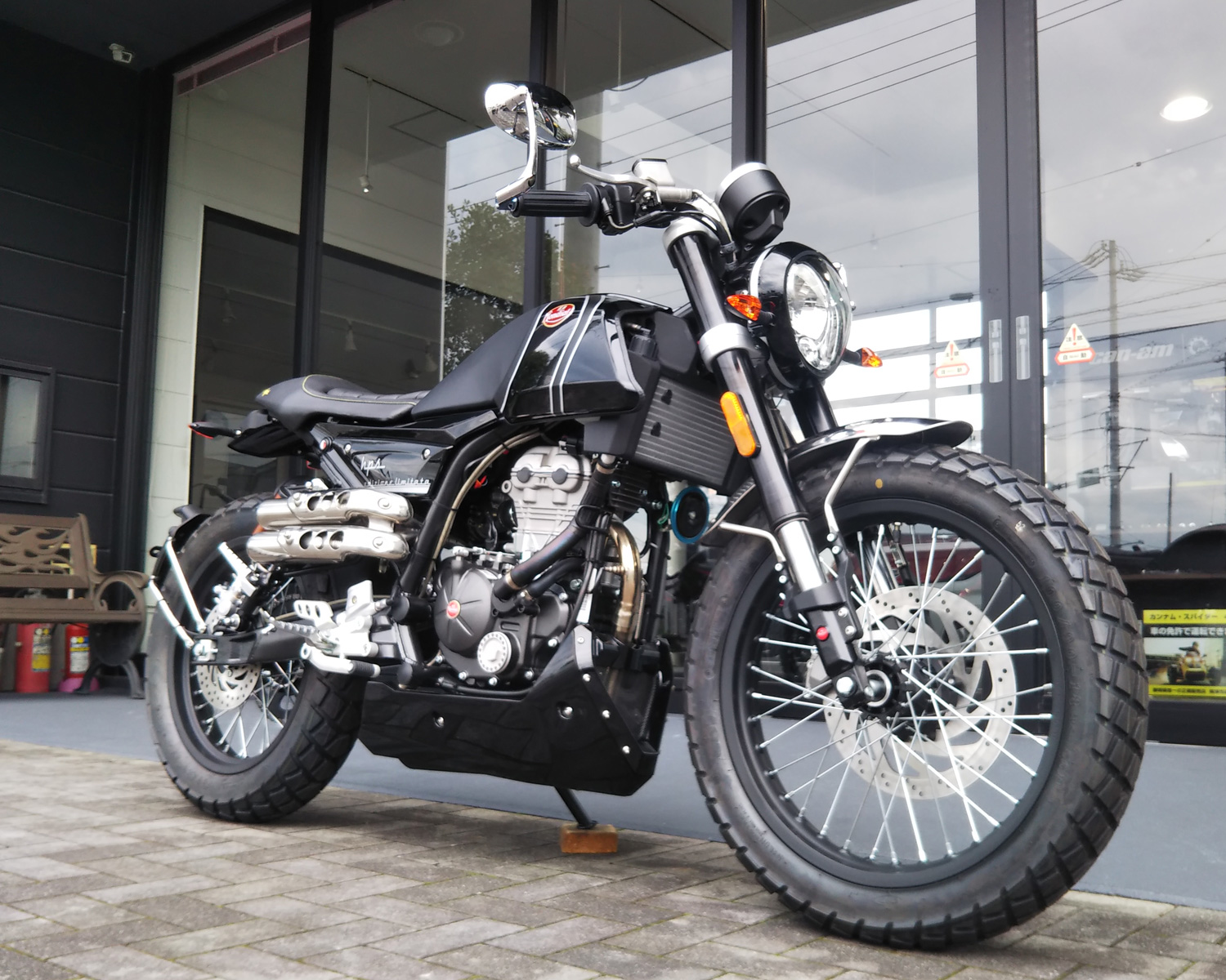 7月23日(木) ・・・ FBモンディアル HPS 125 試乗車を設置いたしました