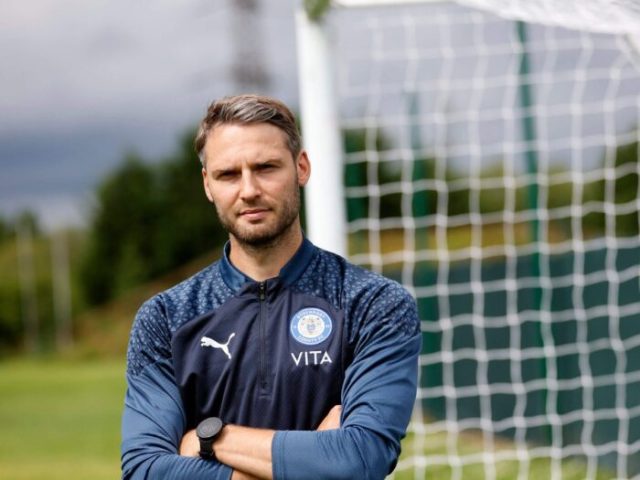 This image has an empty alt attribute; its file name is Nick-Powell-Stockport-County-700x525.jpg