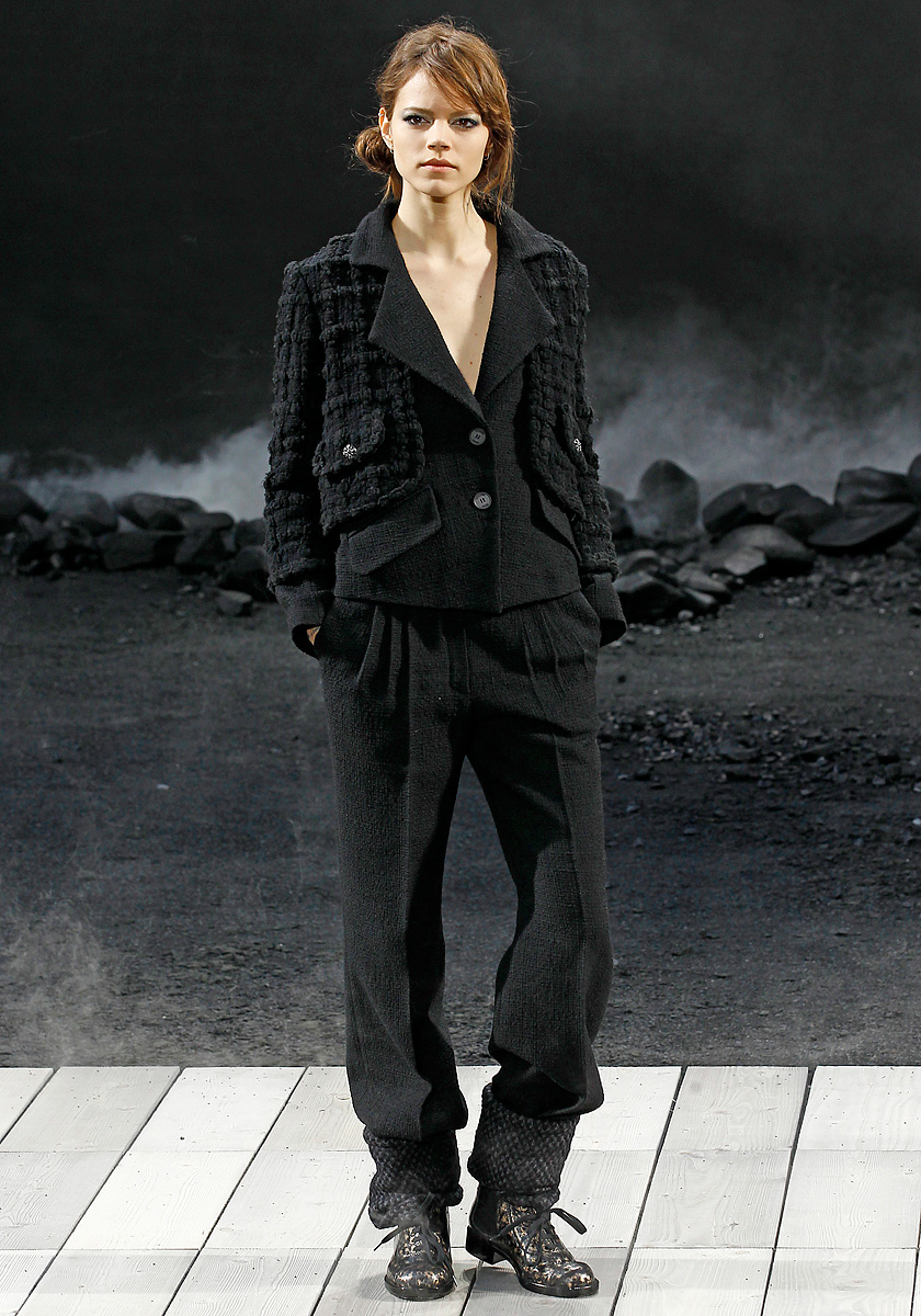 chanel-fall-2011-01.jpg?ssl=1