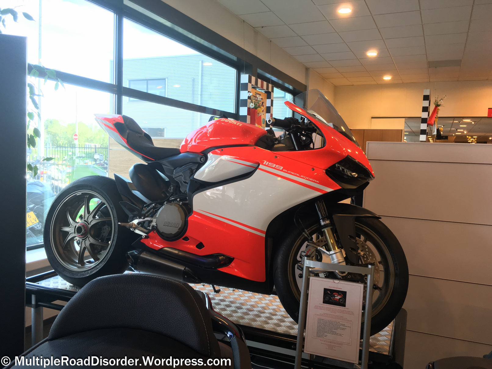 And an even more exclusive 1199 Superleggera. 021/500 yours for only 76.000€!