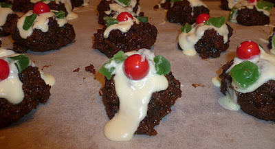 Tutorial: Christmas Cake Balls – Mummybrain