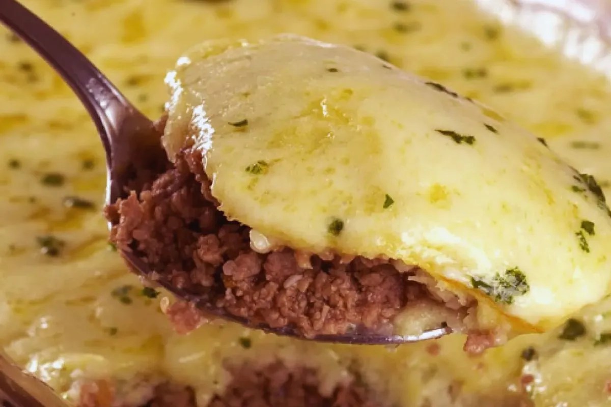 torta de batata com carne moída, receita de torta de batata, torta salgada, torta caseira, receita fácil de torta, torta fitness, torta low carb, torta de batata fitness, torta de batata low carb, receita saudável, receita econômica, receita para família, comida de conforto, torta recheada, receita prática, torta de carne moída, almoço em família, jantar rápido, torta cremosa, receita irresistível,