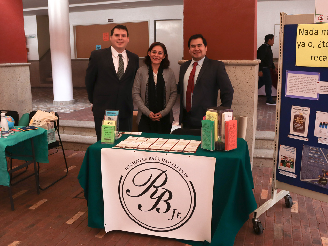 Equipo de biblioteca. Foto ITAM