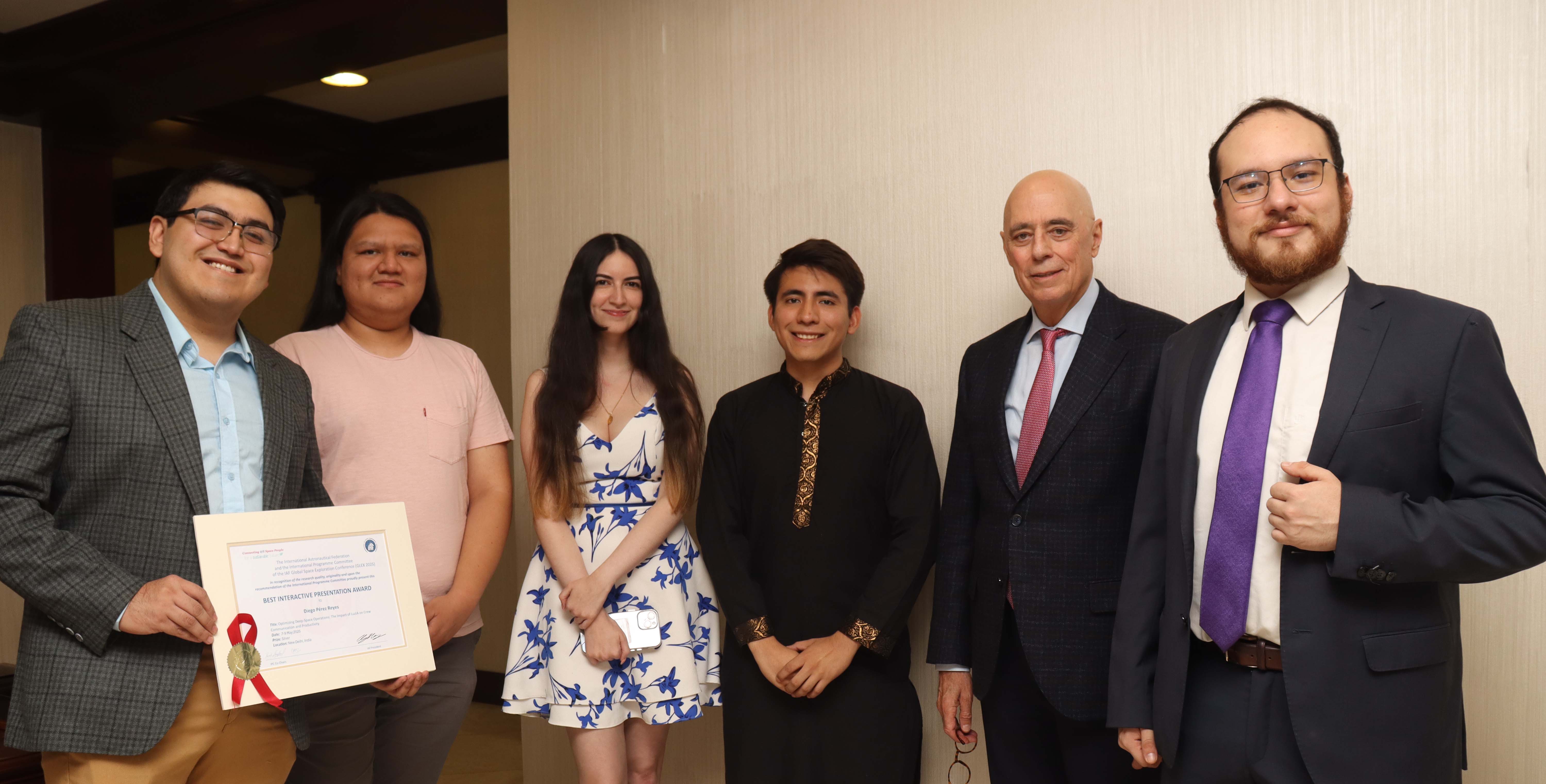 Estudiantes GLEX con Rector. Foto ITAM.