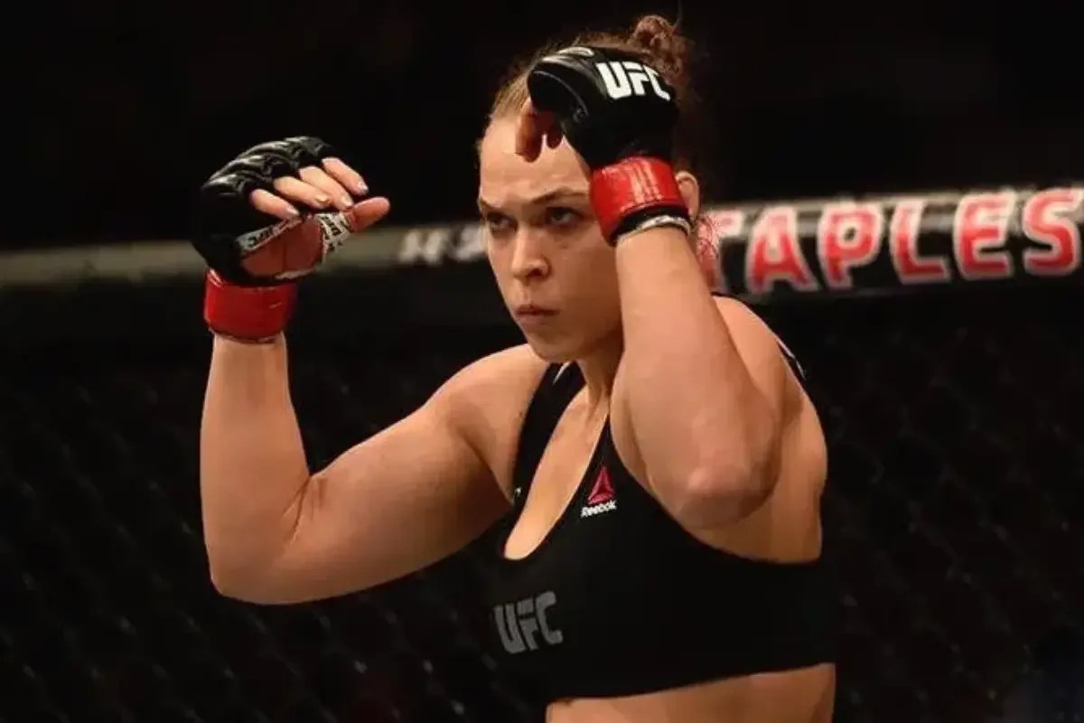 Leia mais sobre o artigo Ronda Rousey em negociações para enfrentar estrela do boxe em superluta