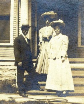 Portrait of Net and Nell Murphy