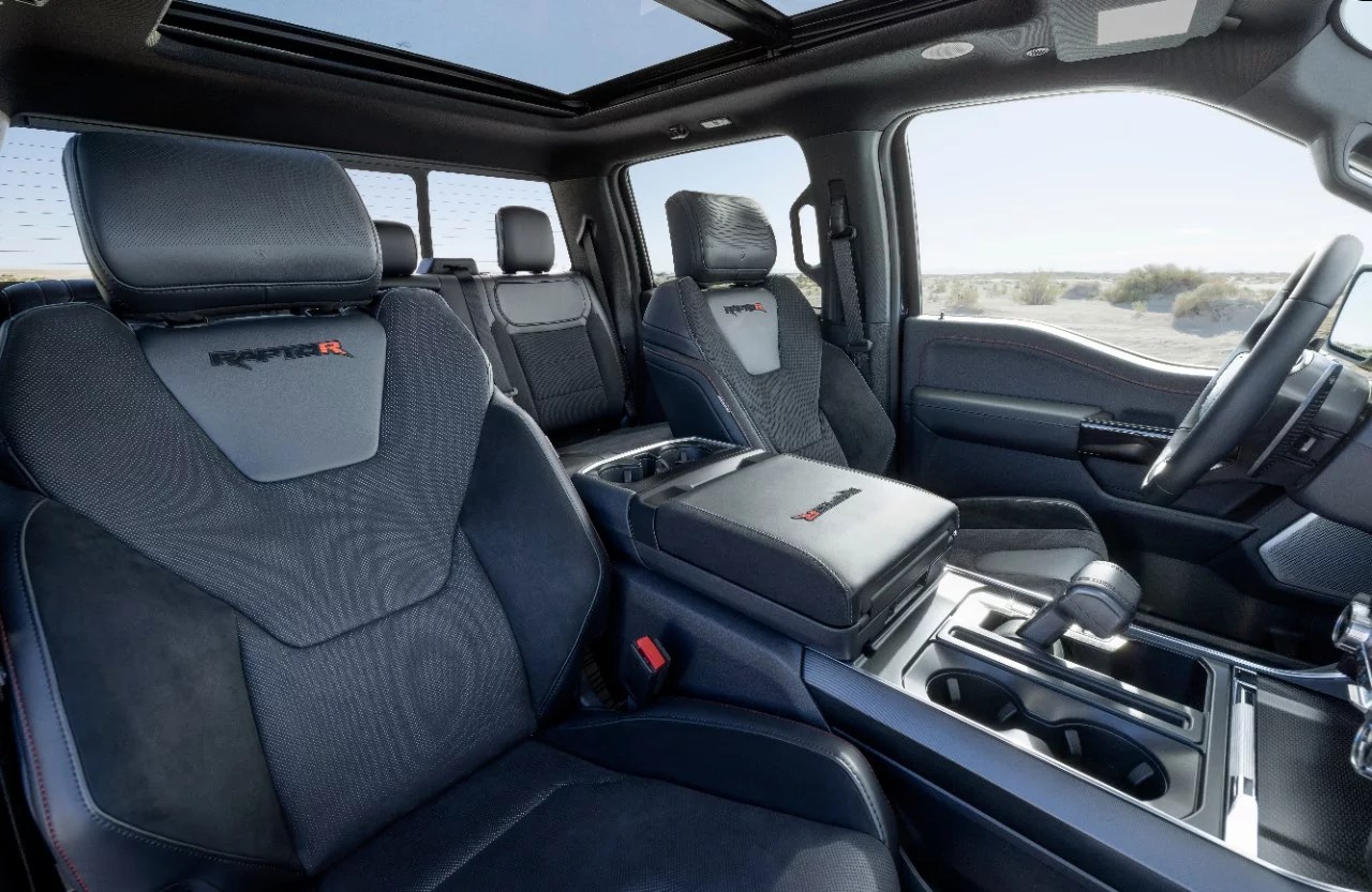 Interior do ford raptor 2024 ford ranger raptor first drive review