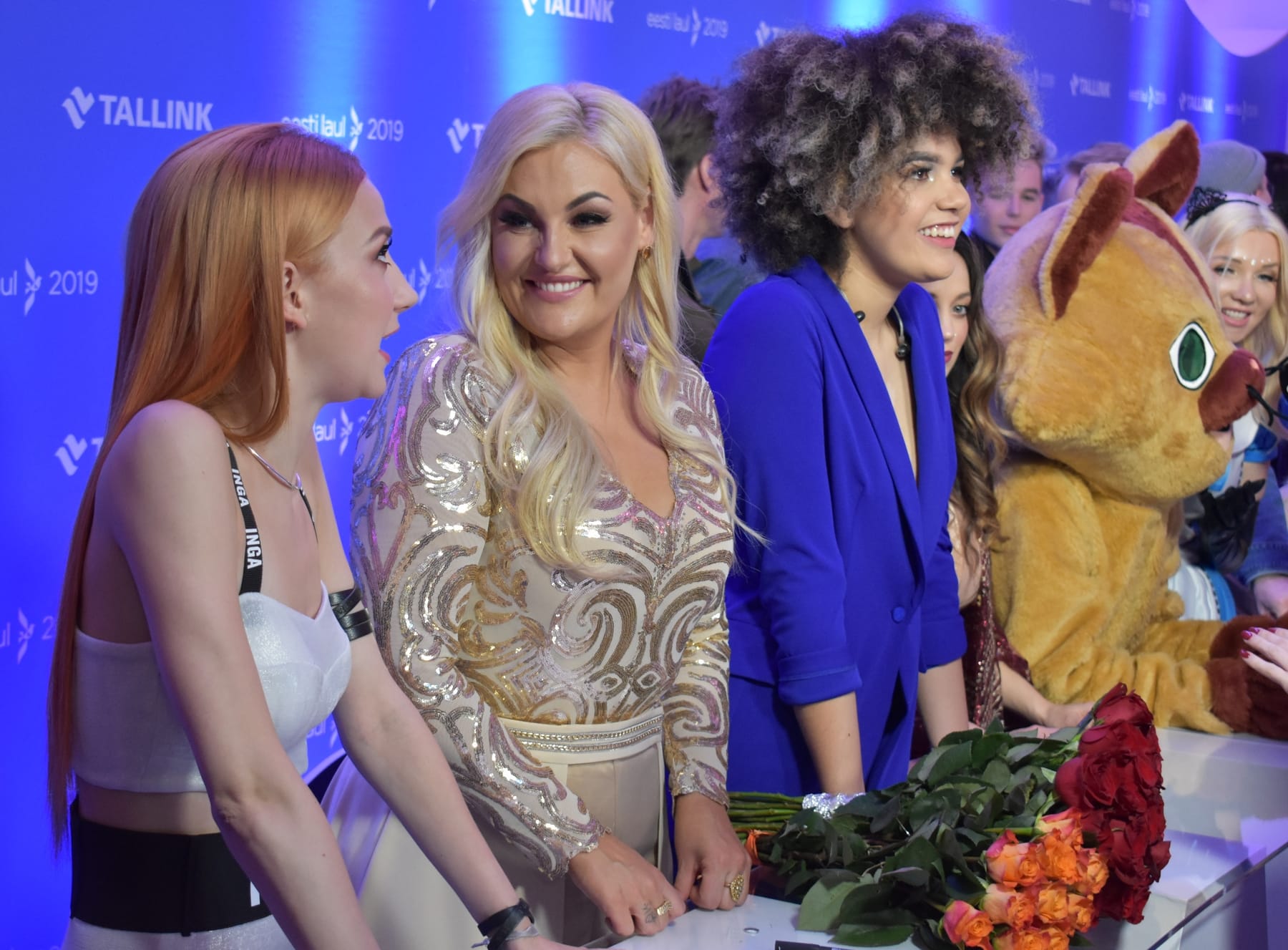 Eesti Laul 2019 teise poolfinaali artistide autogrammide jagamine