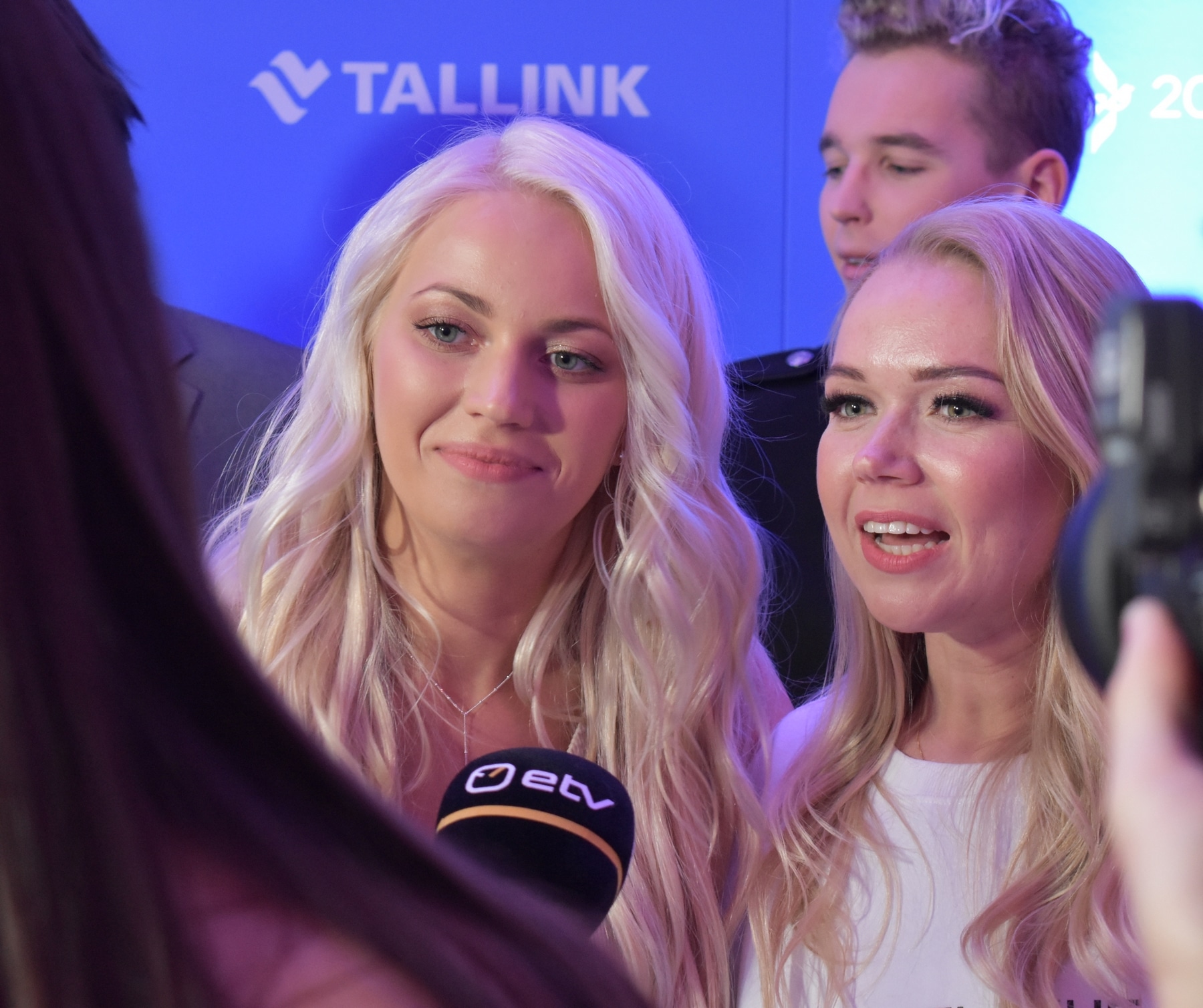 Eesti Laul 2019 teise poolfinaali artistide autogrammide jagamine