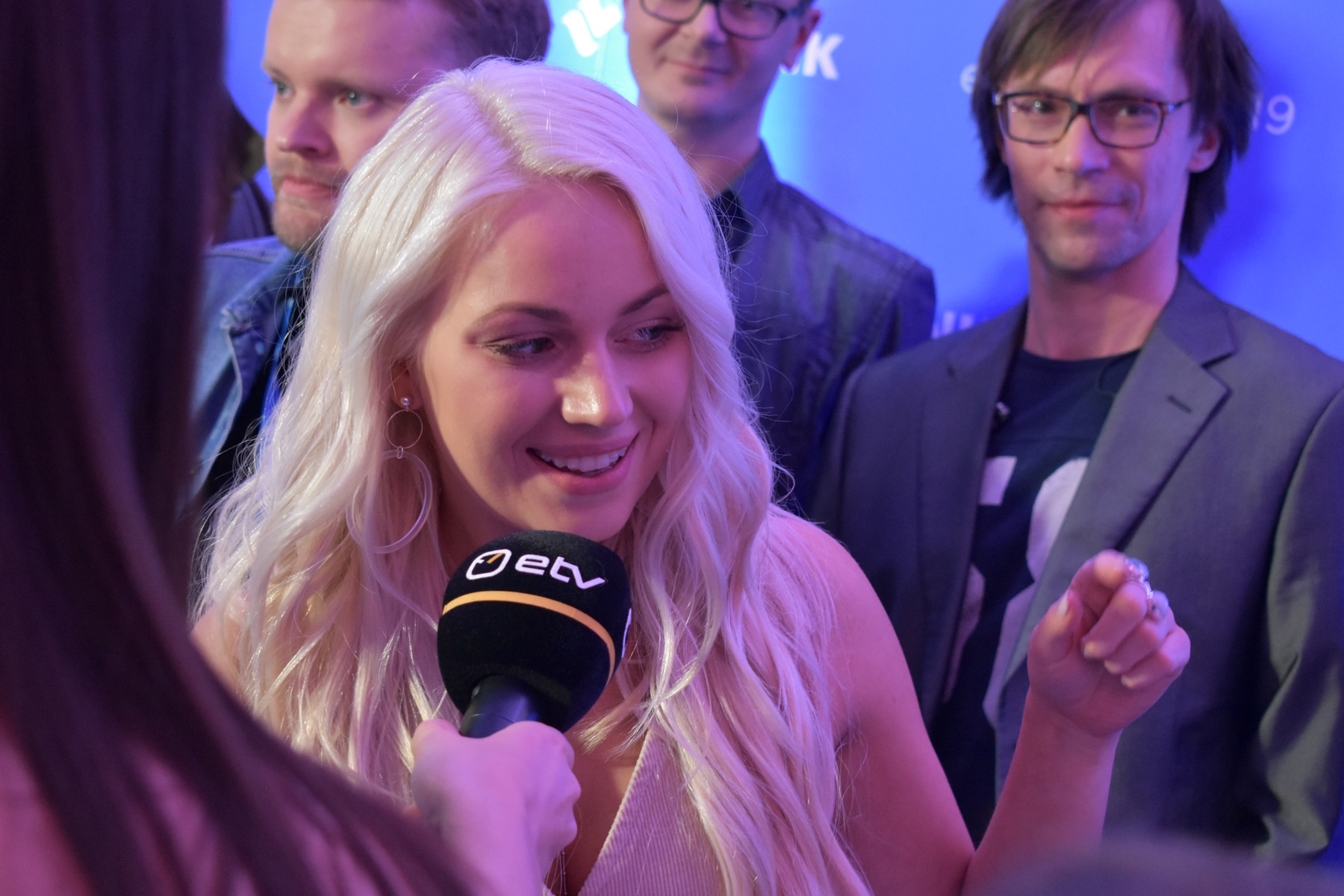 Eesti Laul 2019 teise poolfinaali artistide autogrammide jagamine