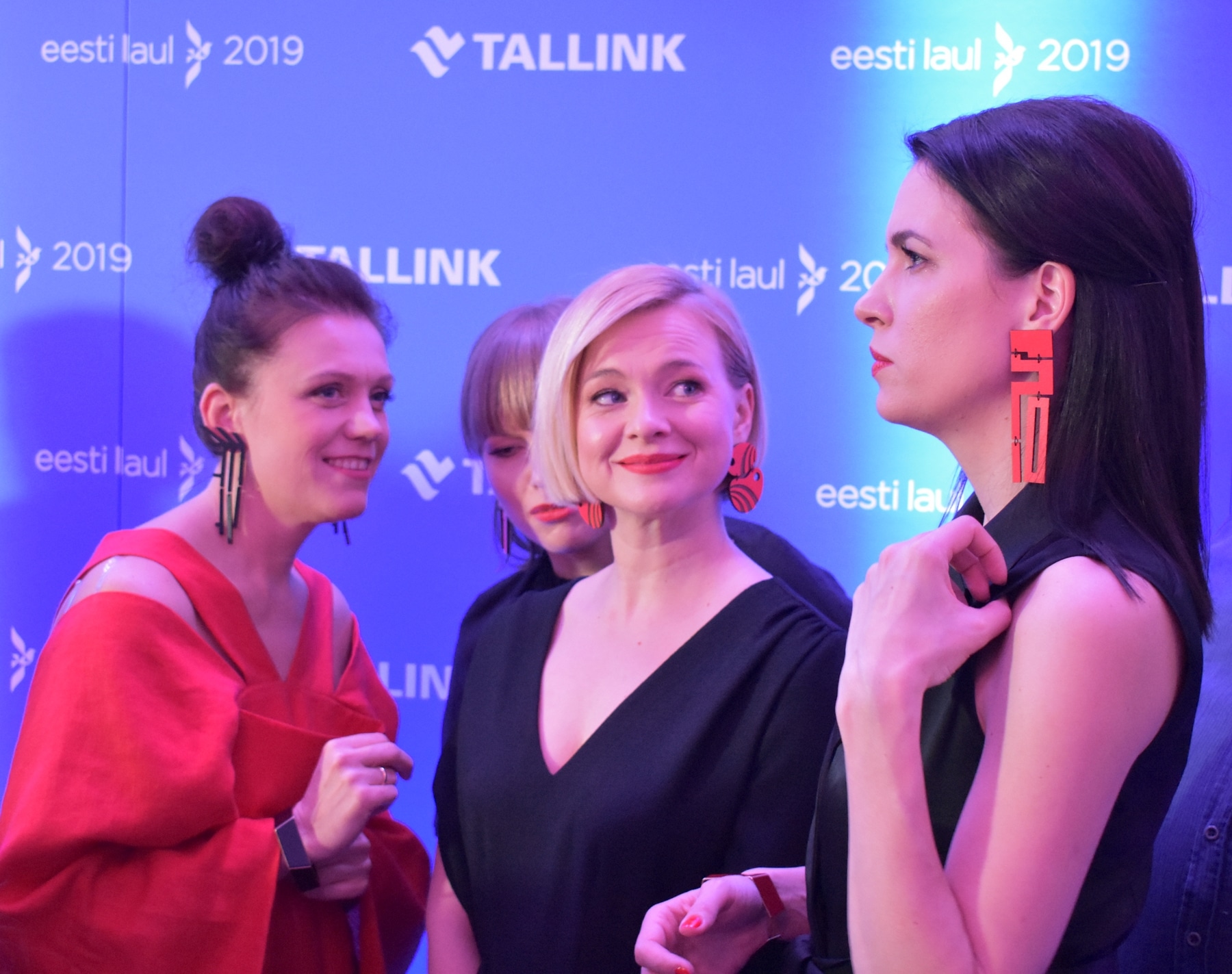 Eesti Laul 2019 teise poolfinaali artistide autogrammide jagamine
