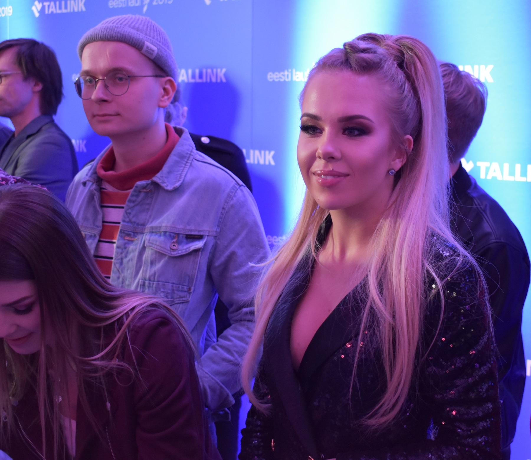 Eesti Laul 2019 teise poolfinaali artistide autogrammide jagamine