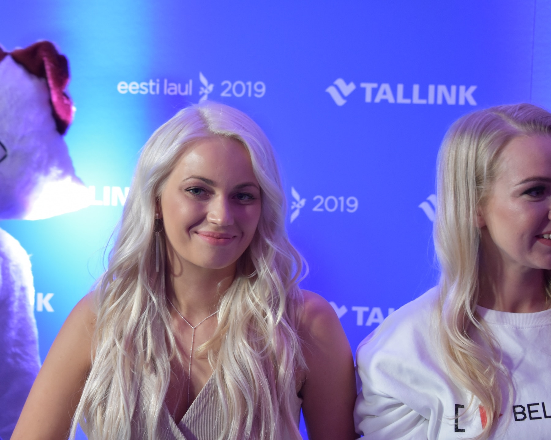 Eesti Laul 2019 teise poolfinaali artistide autogrammide jagamine