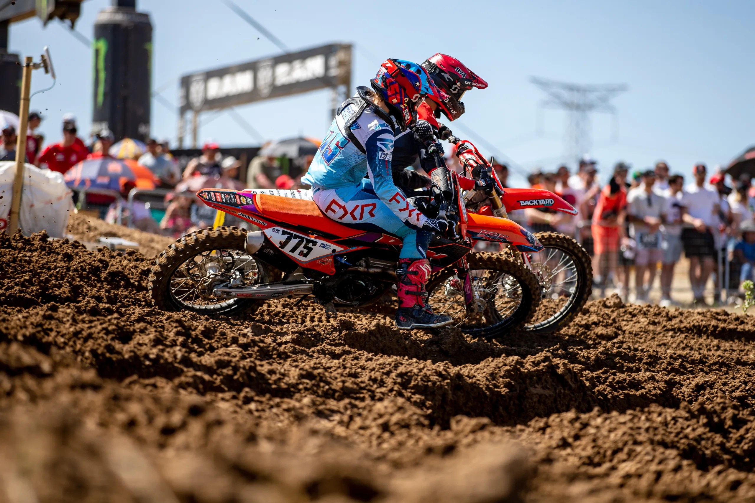 Alexandra Massury (775) im Zweikampf mit Janina Lehmann beim MXGP von Spanien 2023. / Foto: SevenOnePictures
