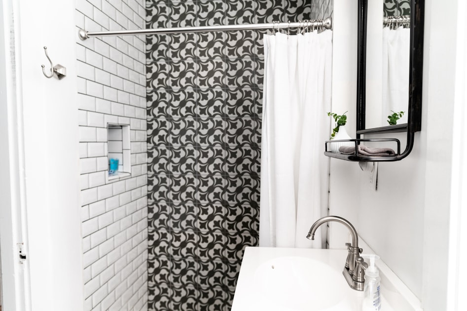 Maximizing Small Bathroom Spaces