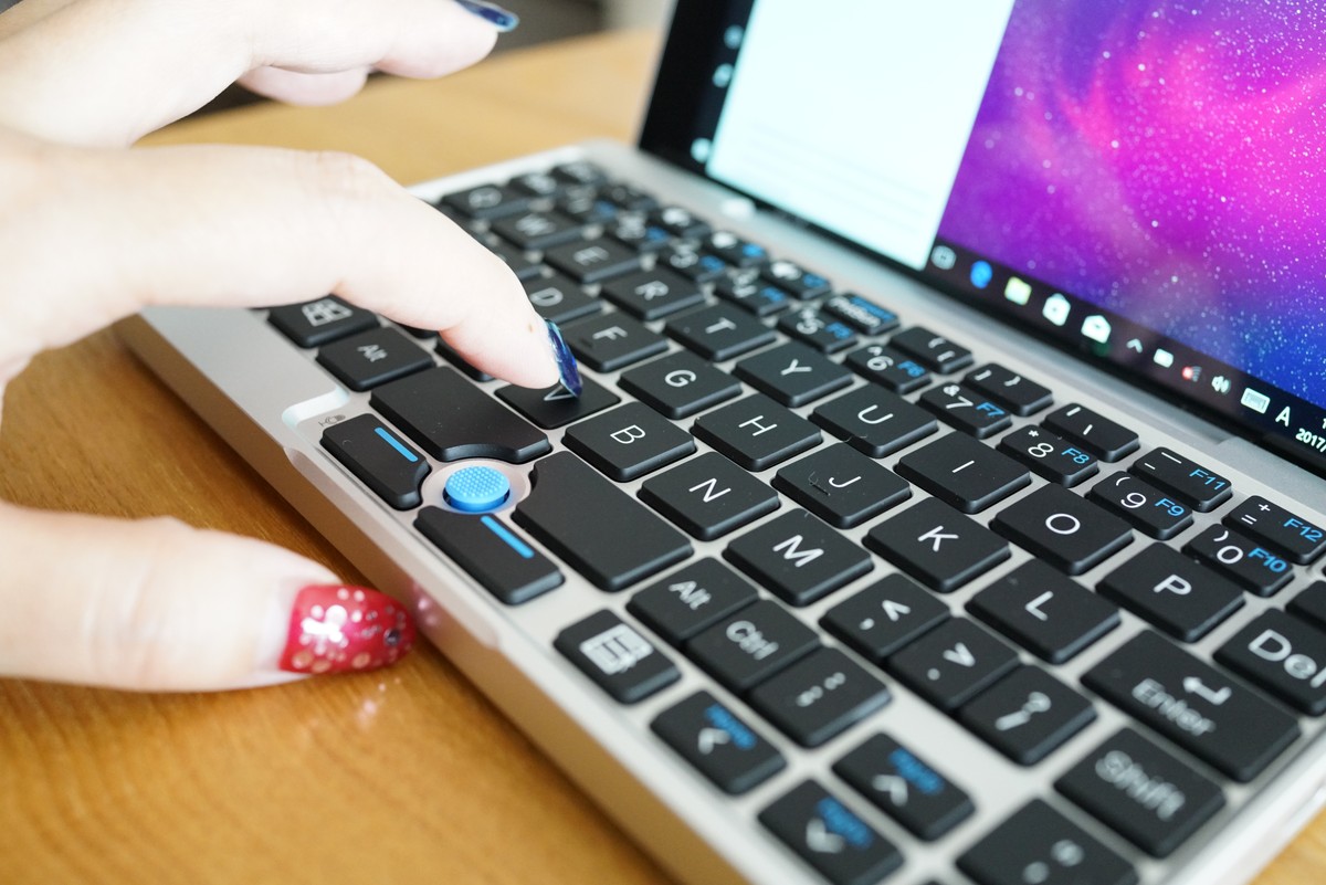 GPD Pocket レビュー 7インチの最強ミニPC | ガジェットフリーク