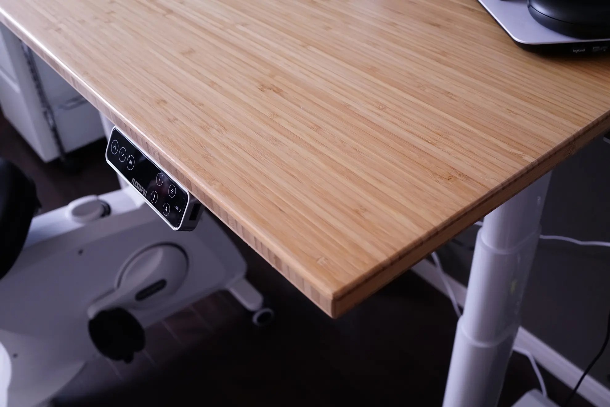 FLEXISPOT E8 電動昇降スタンディングデスクレビュー | ガジェットフリーク