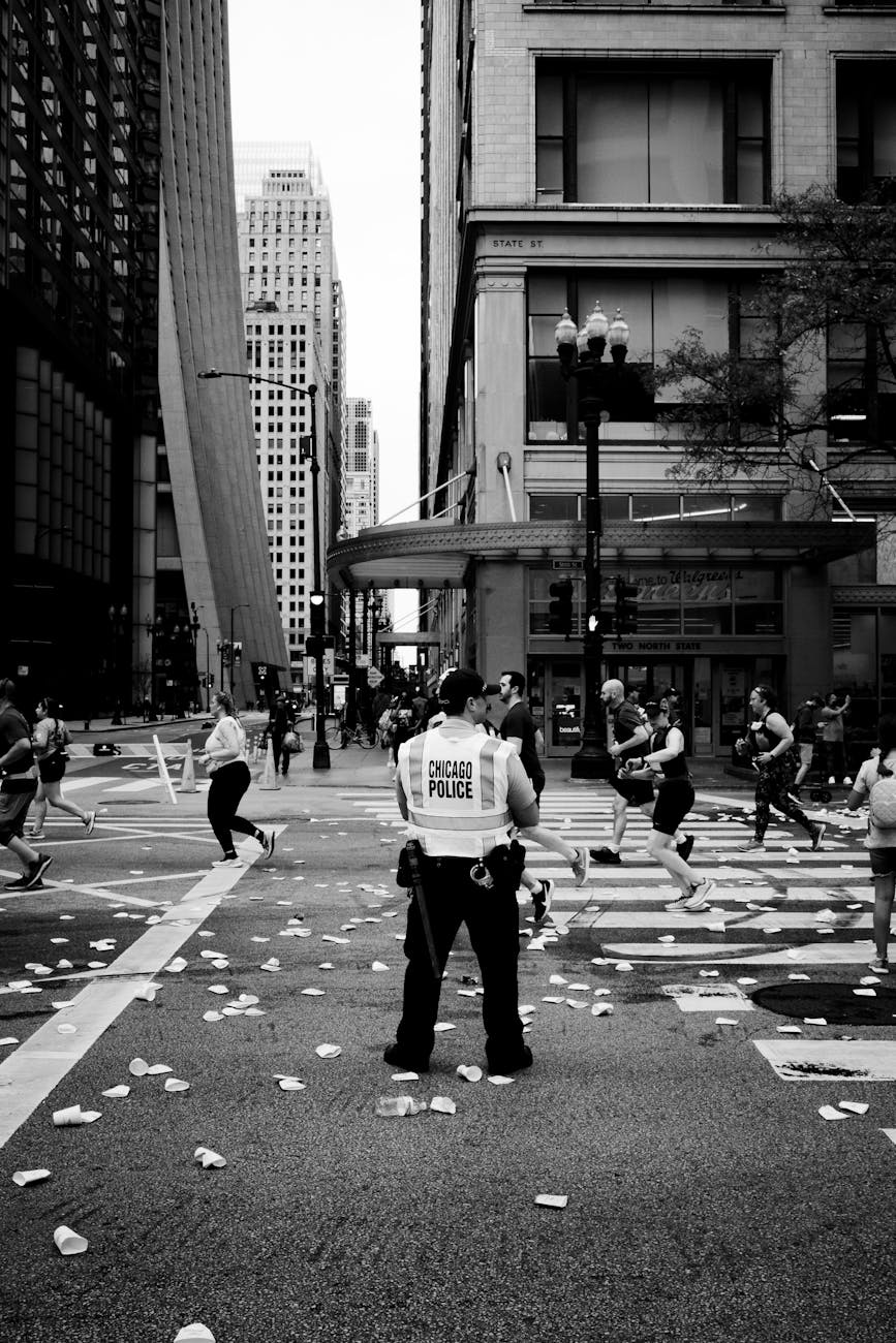 police officer and runners of chicago marathon on street