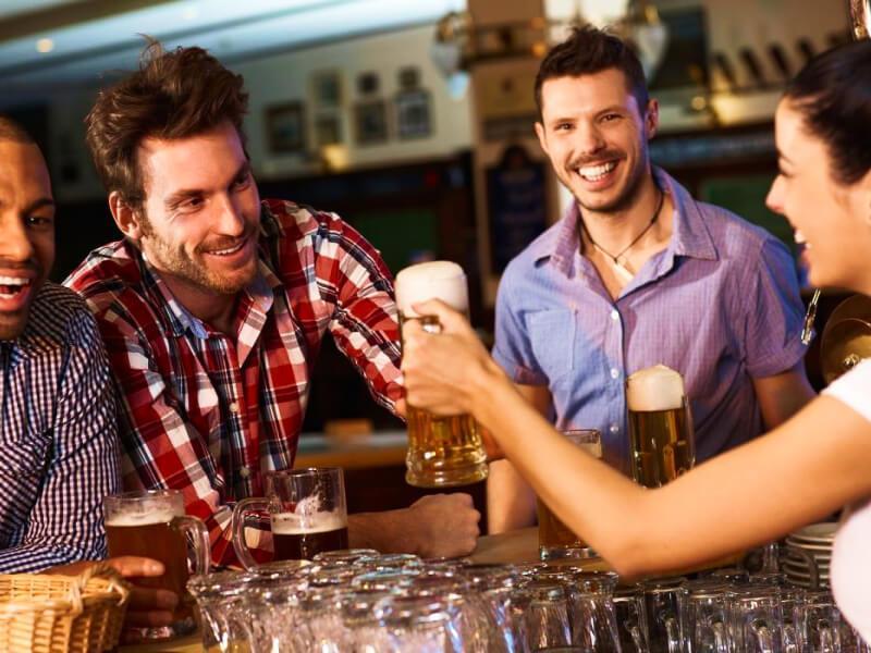 Soñar con borrachos conocidos