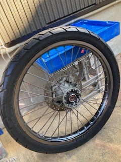 KMX200-28 フロントホイールにシェルパ用を付けてみました（付かなかっ
