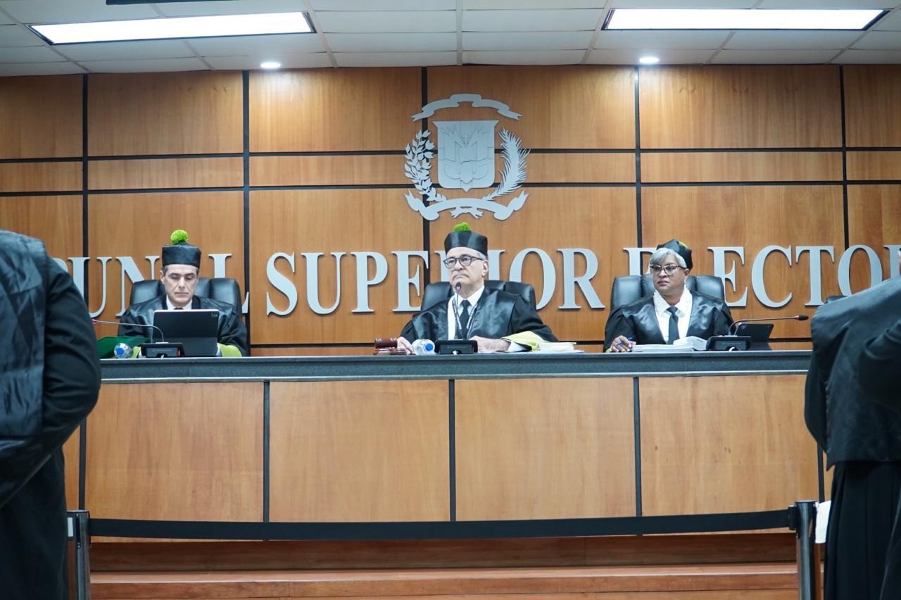 TSE sacude a la JCE: Anula resoluciones y ordena reordenar financiamiento y boletas para 2028