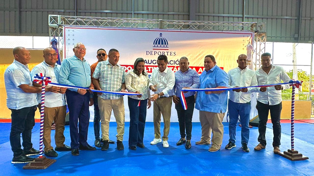 Ministro Kelvin Cruz entrega techado multiuso en Tábara Debajo y anuncia otras obras