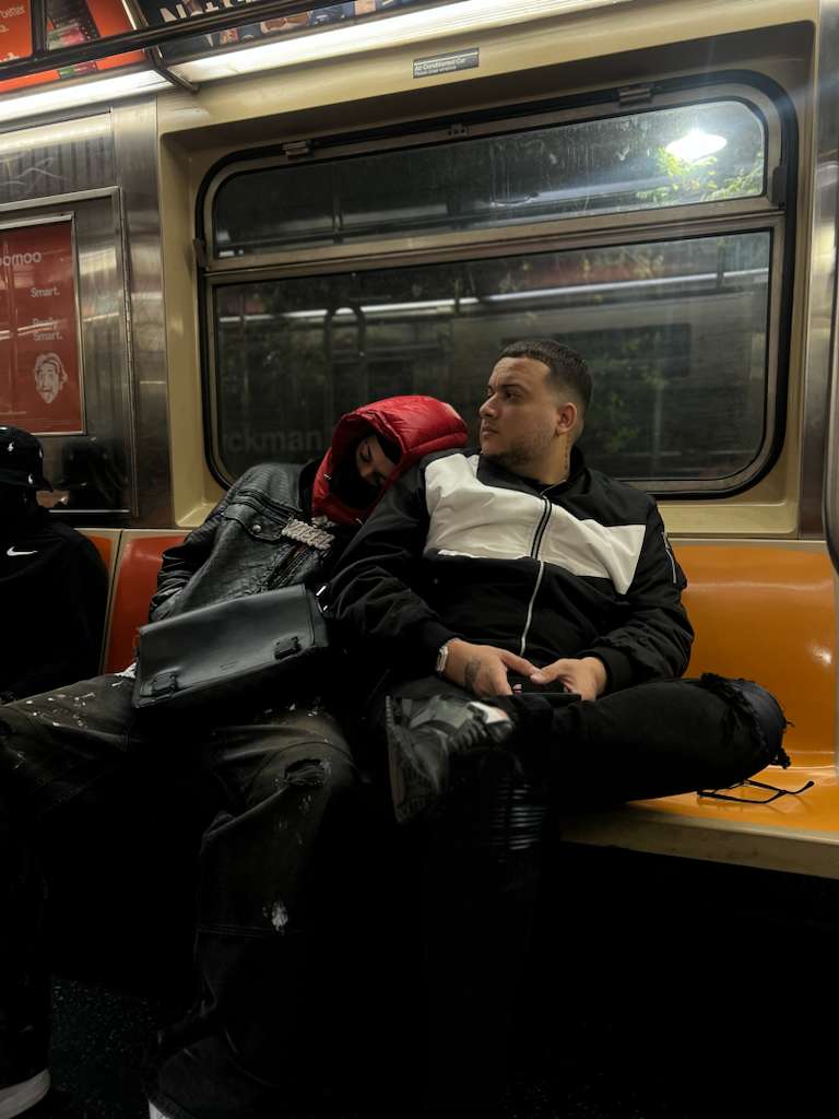 Yaisel LM bichero su nuevo EP “El Rojo”, una arrebato de energía y ritmo urbano