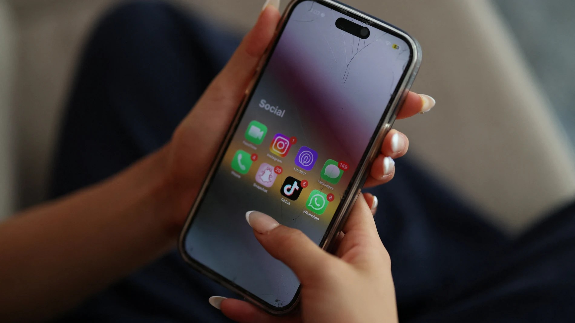 EE.UU. planea exigir a algunos turistas sus historiales de redes sociales de los últimos cinco abriles