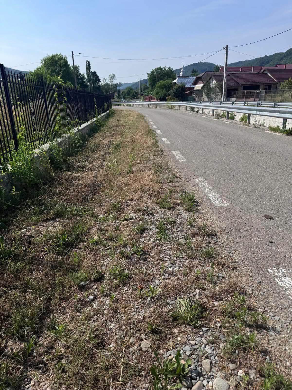 Primăria Căianu Mic continuă lucrările de cosire și întreținere a șanțurilor în localitățile comunei