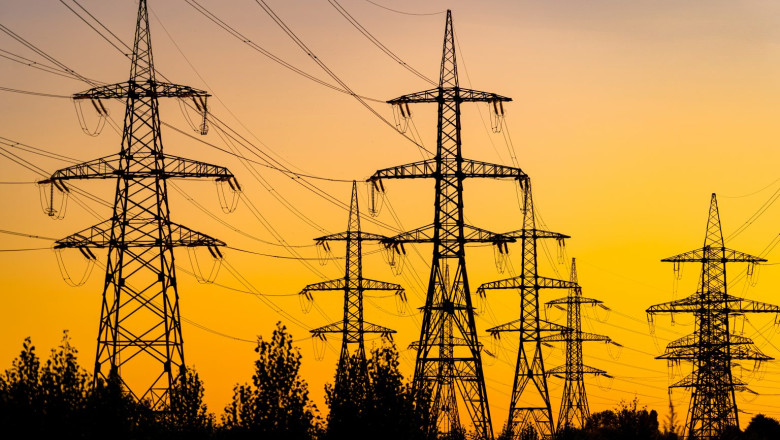 Guvernul discută cu marii consumatori industriali reducerea voluntară a consumului de energie în orele de vârf