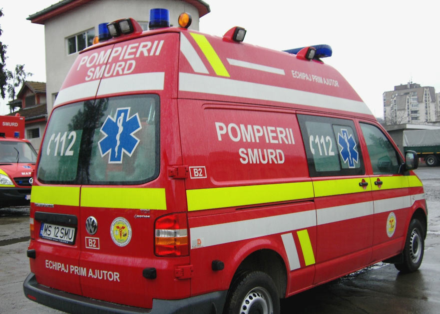 Accident pe DN 17, la Josenii Bârgăului. Două mașini implicate și trei persoane, una posibil blocată