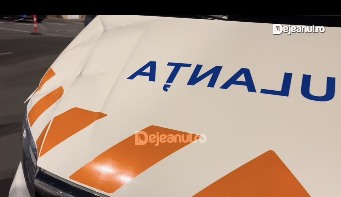 Echipaj de Ambulanță, atacat cu bâte, topoare și pietre. Agresorii credeau că autosanitara „fură copii”