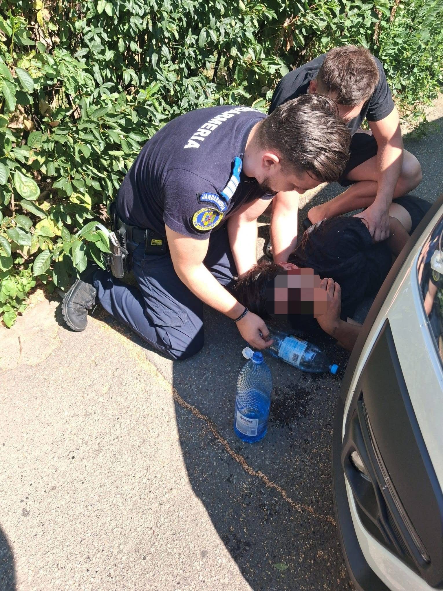 Bărbat găsit inconștient pe un trotuar din Bistrița. Jandarmii i-au acordat primul ajutor