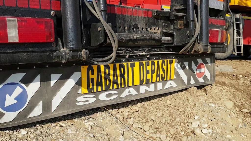 Transporturi agabaritice de 91 de tone tranzitează Bistrița-Năsăud. Vehiculele au o lungime de 44 de metri