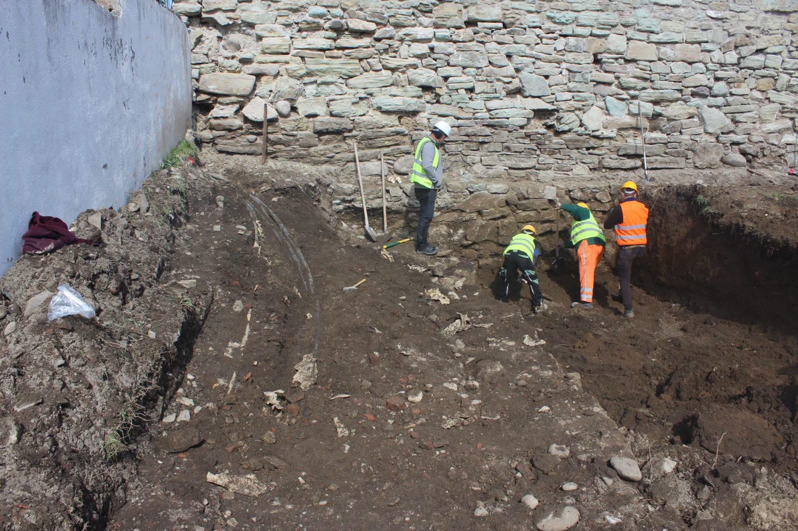Descoperiri arheologice importante la Cetatea Medievală Bistrița. Fundațiile unui bastion din secolul al XVI-lea, scoase la lumină
