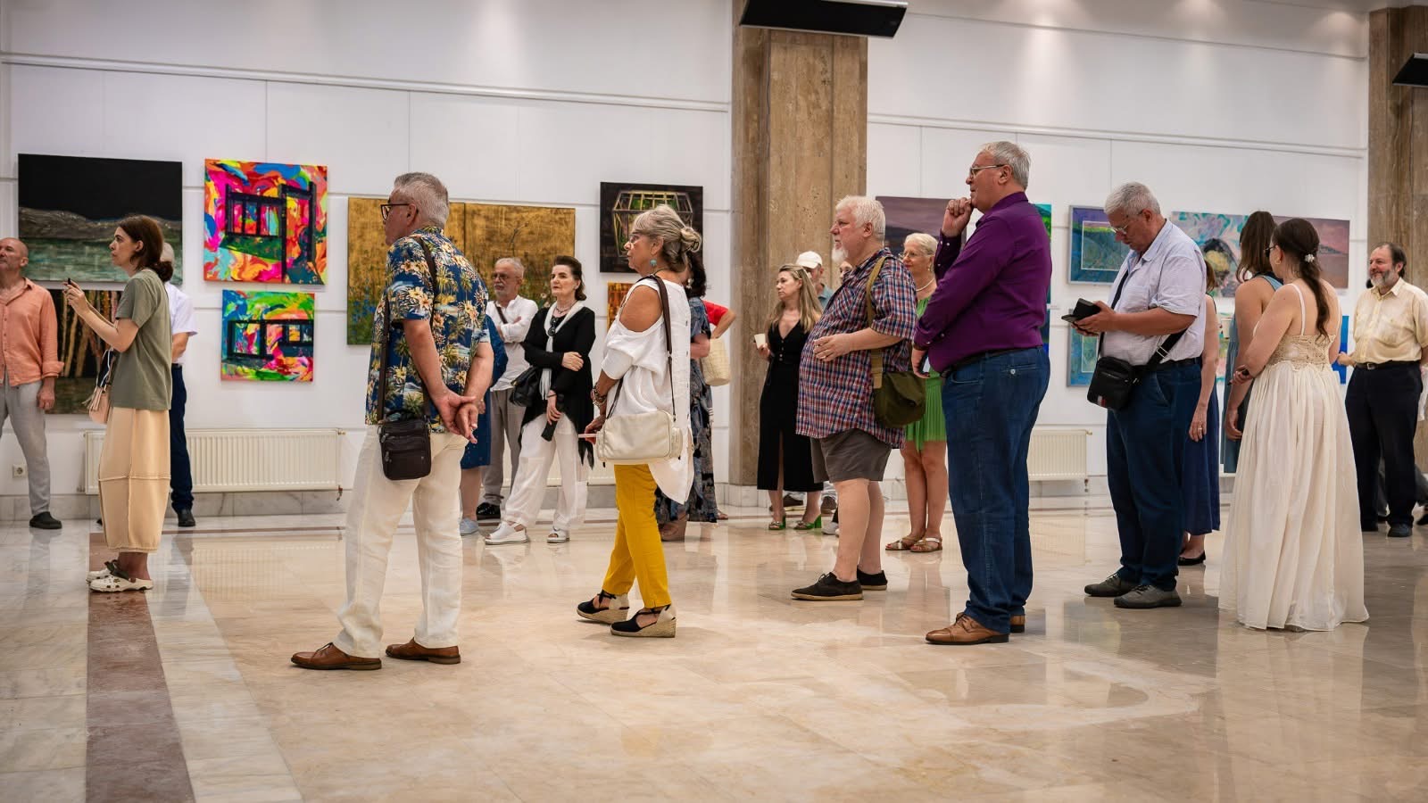 „Școala de la Bistrița”, expoziție cu peste 60 de artiști, deschisă la București