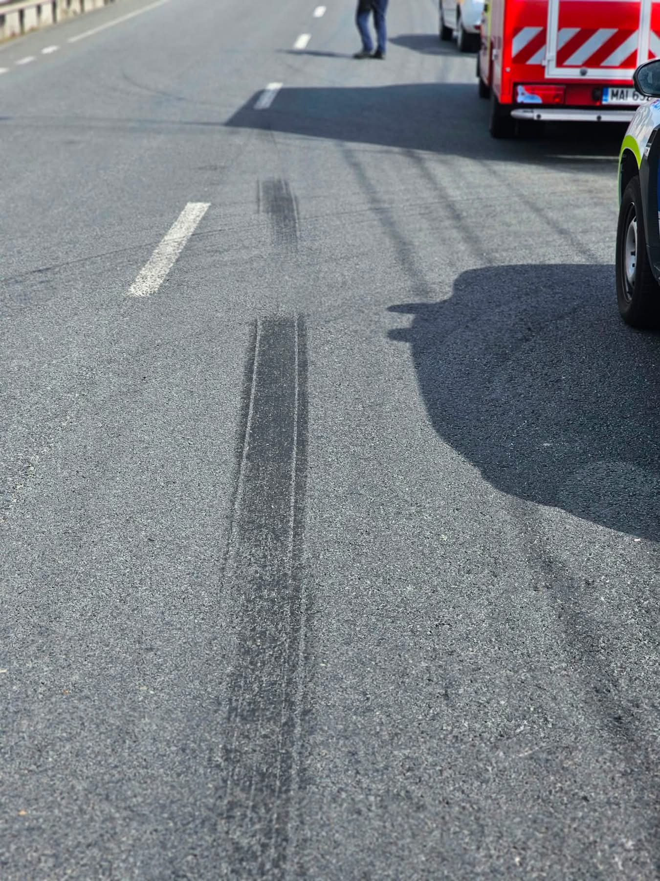 Un minor aflat pe o trotinetă electrică, lovit de un camion pe DN 17. A intervenit elicopterul SMURD