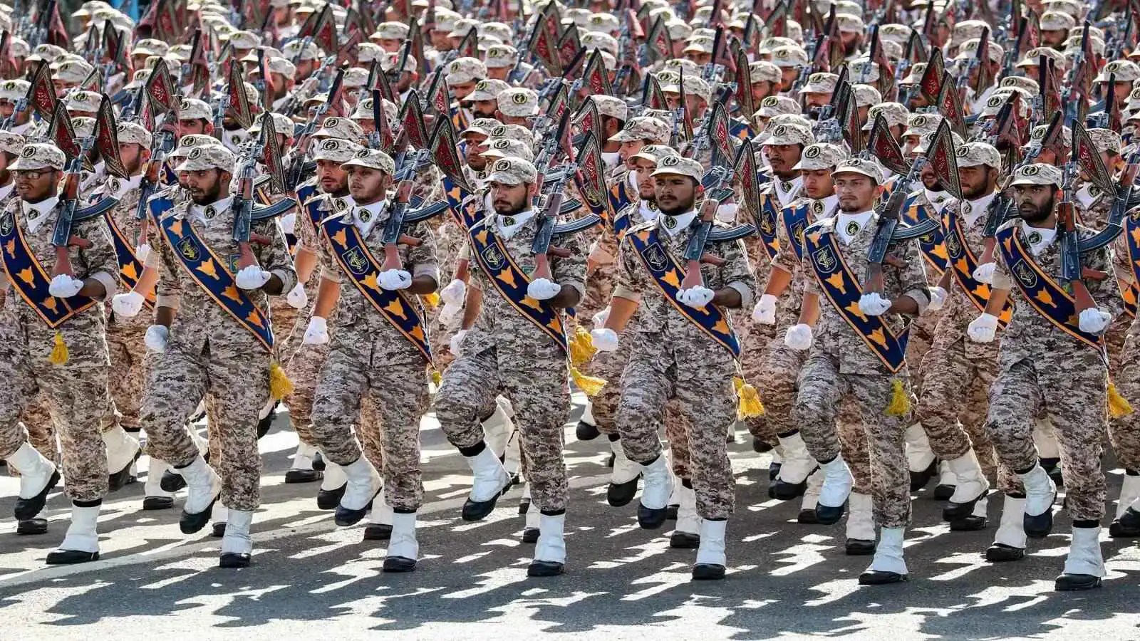 إيران تهدد بإغراق أي قوة تعتدي عليها
