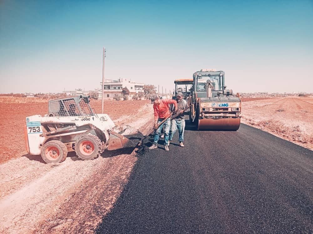 أعمال صيانة لـ أوتستراد طرطوس حمص